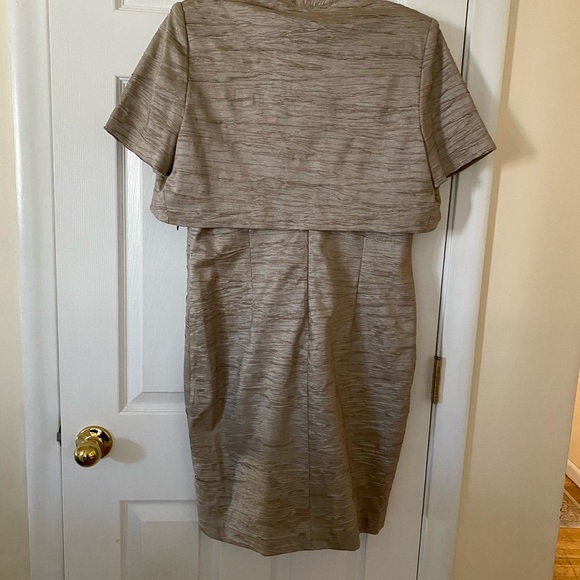 Elegant Dress - Picture 2 of 8